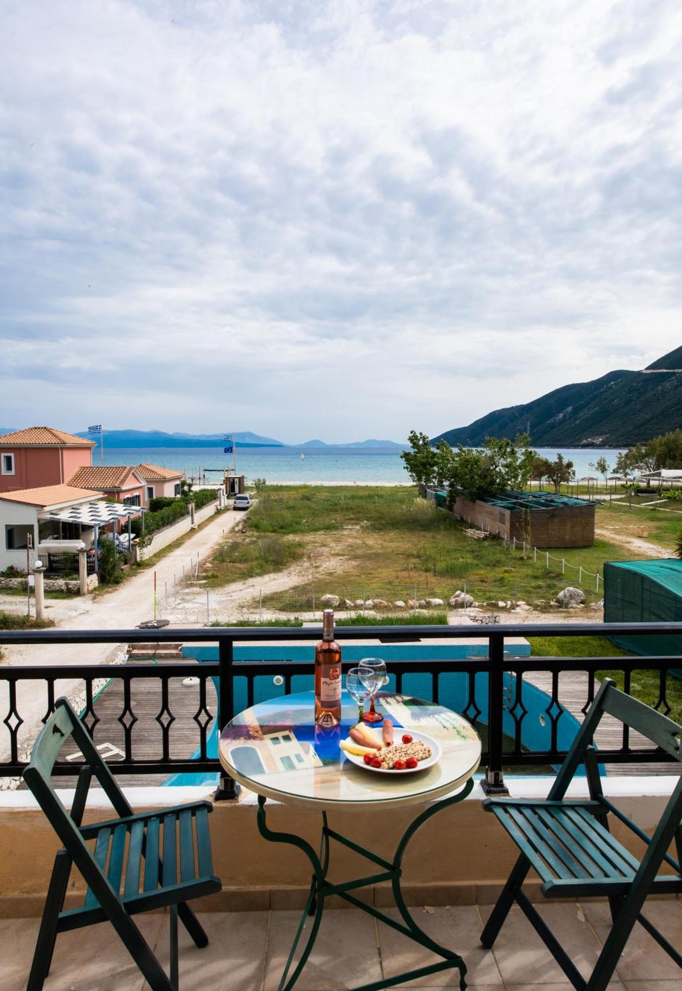 Calypso Luxury Studios Vasiliki Exterior foto